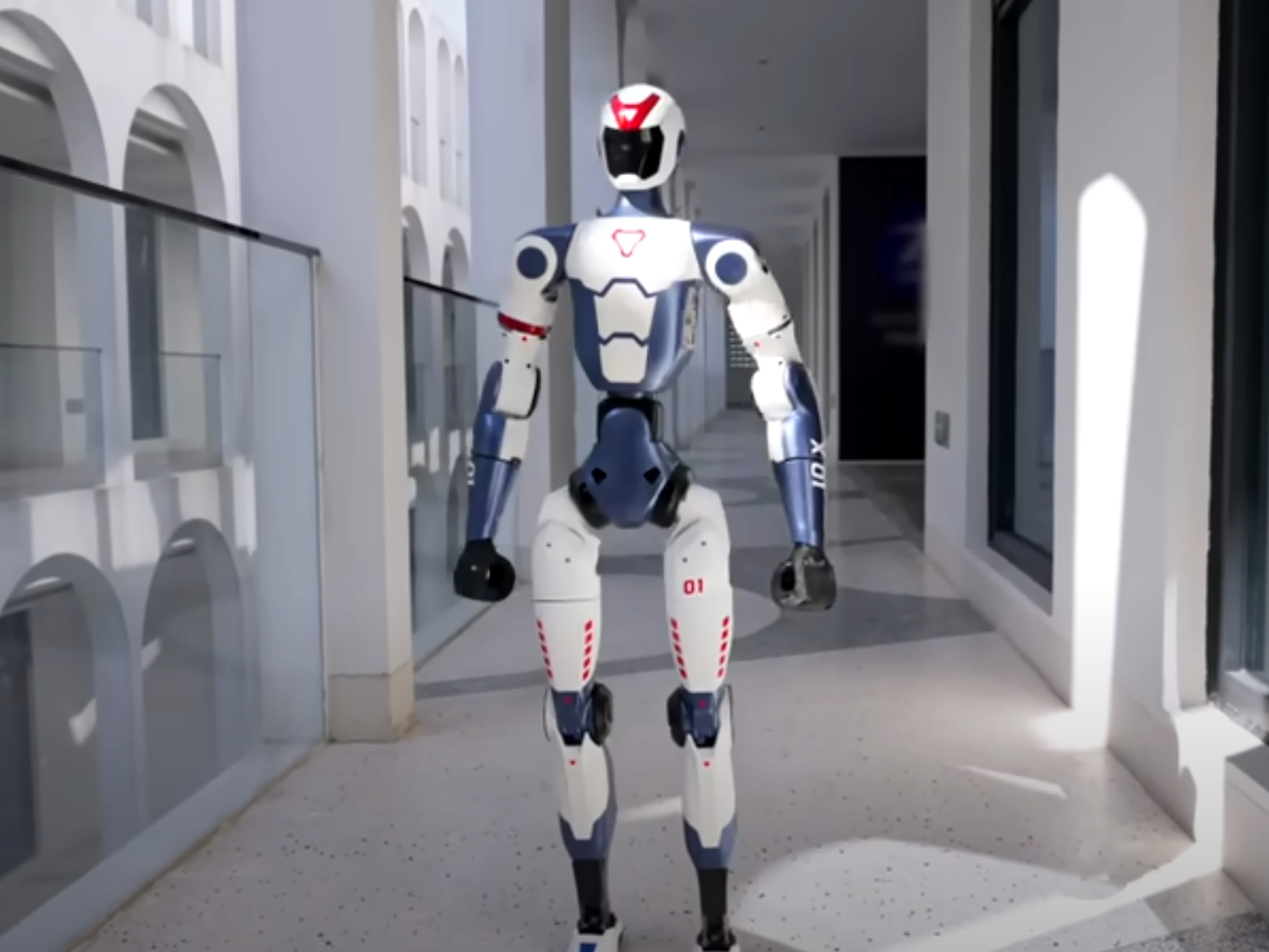 Humanoidalny robot dla konsumentów: Unitree R1 w cenie od 5 900 USD