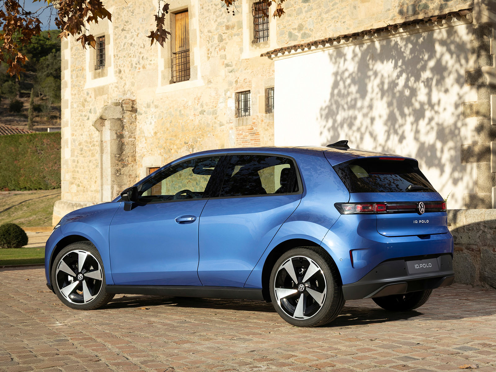 VW wypuszcza Polo EV za 25 000 euro, rzucając wyzwanie Tesli rozmiarem baterii Modelu 2