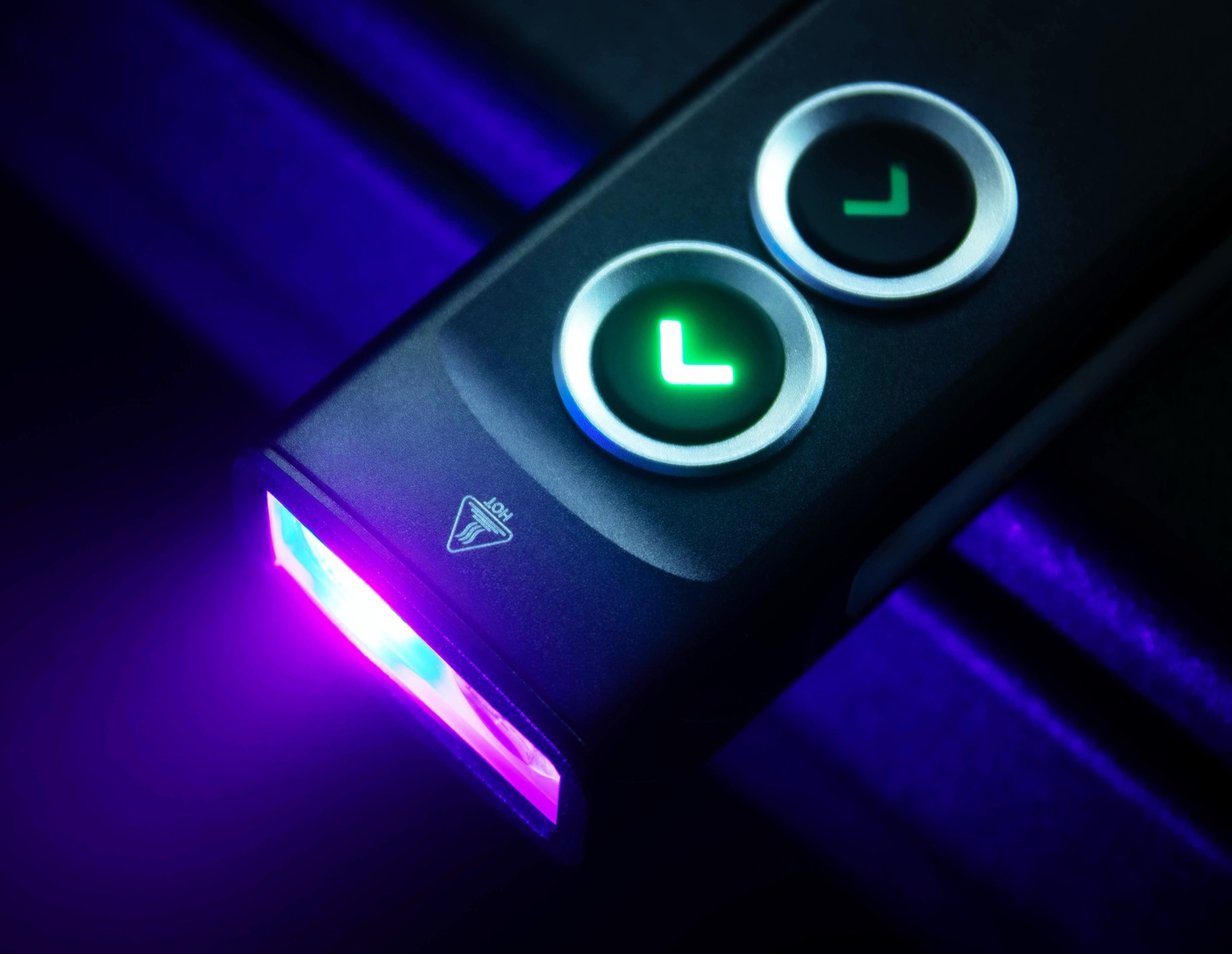 Nowa latarka EDC wyposażona jest w laser i światło UV
