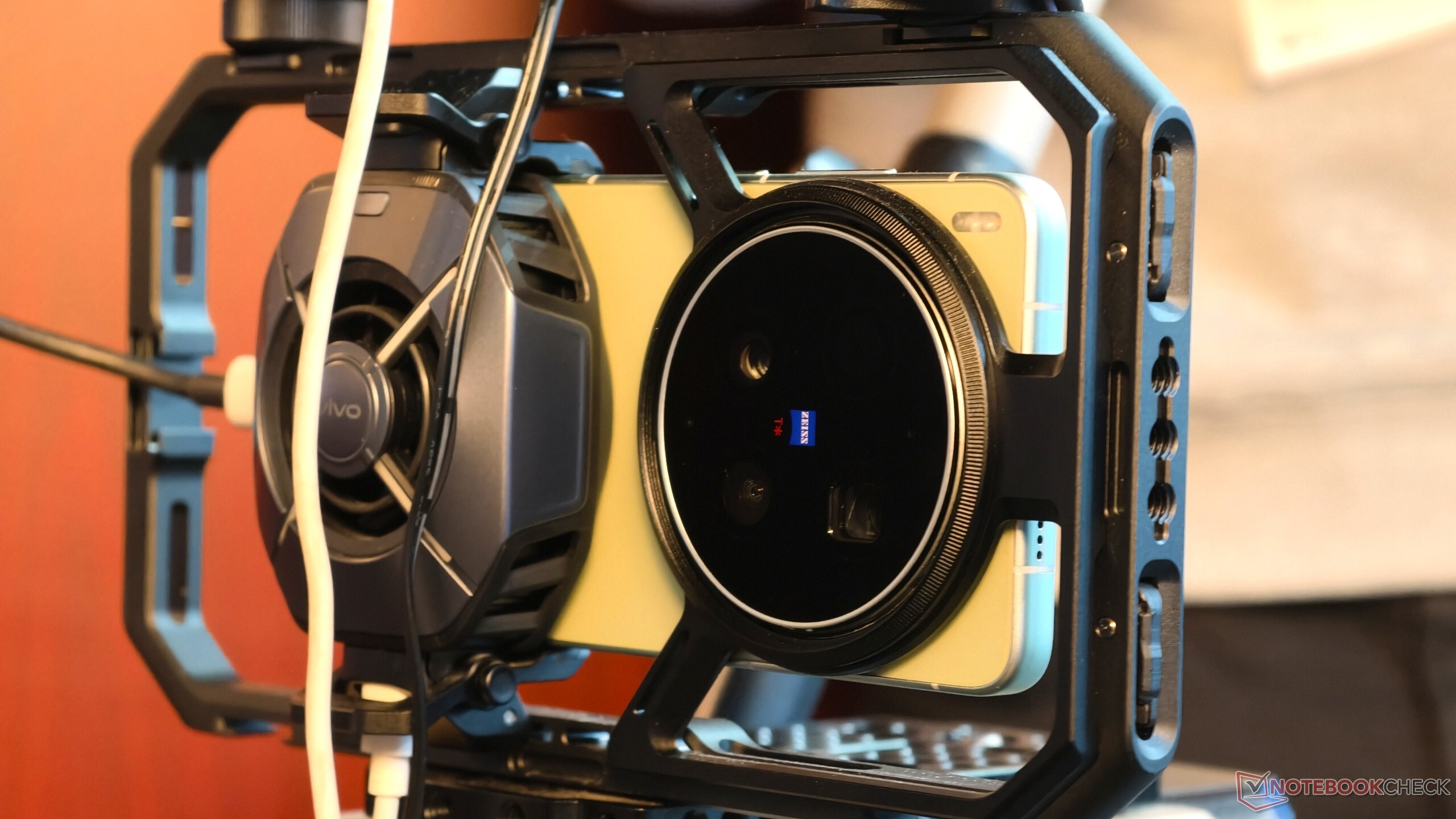 Vivo X300 Ultra wprowadza profesjonalną stabilizację do nowego teleobiektywu