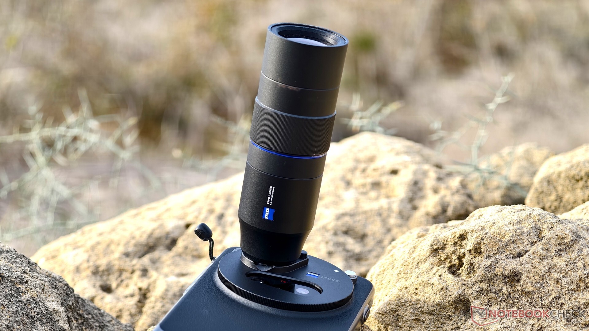 Przecieki dostarczają nowych informacji o telekonwerterze Vivo X300 Ultra, X300 Max i pierwszej mini kamerze Vivo