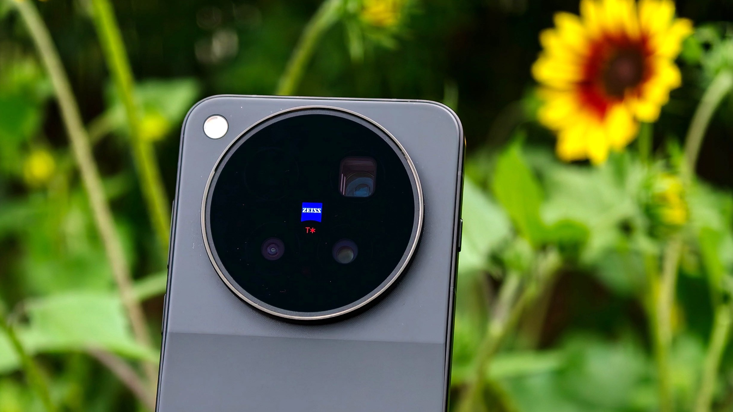 Wyciekły globalne ceny, warianty pamięci i kolory Vivo X500 Pro (Max): flagowce z aparatami Zeiss też stają się dość drogie
