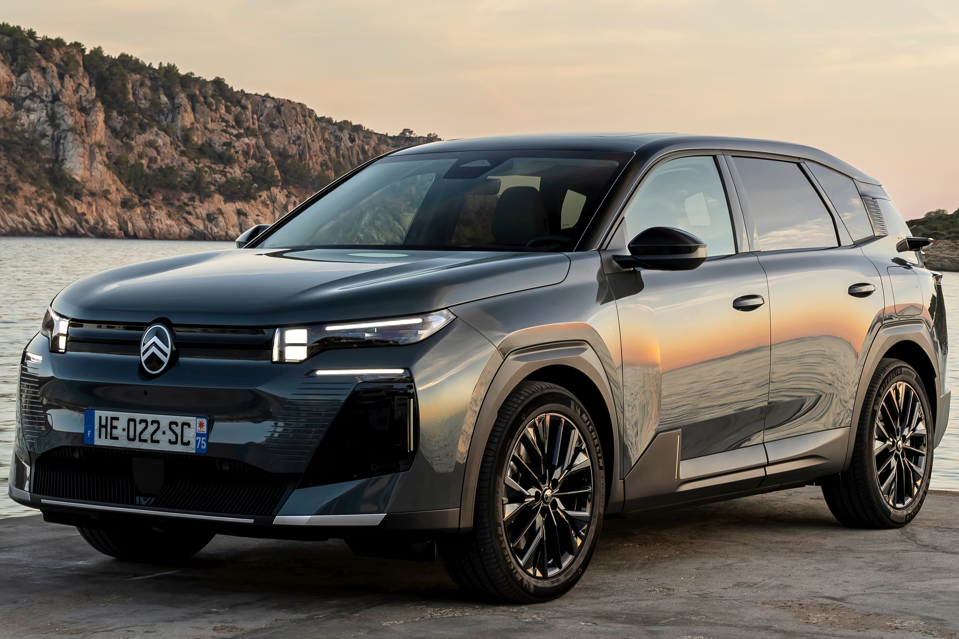 Citroën C5 Aircross: nowy elektryczny SUV o zasięgu 422 mil; dostępne są również wersje PHEV i hybrydowe