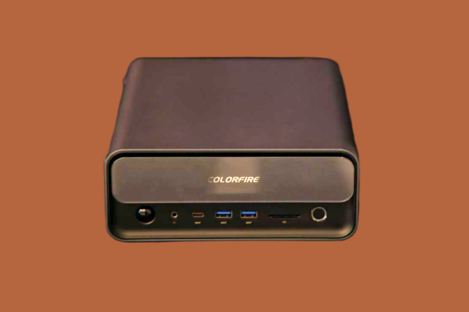 Pojawia się potężny mini PC z pamięcią RAM o pojemności do 192 GB i 16-rdzeniowym procesorem AMD Ryzen APU