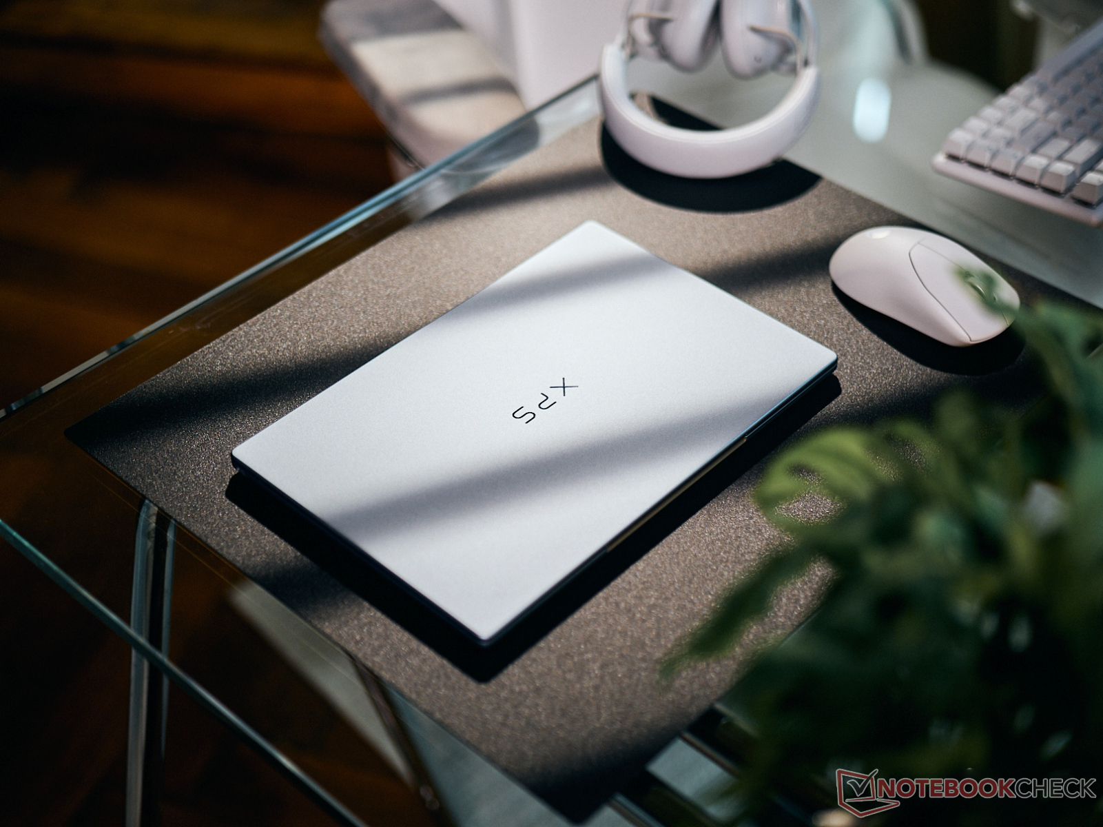 Firma Dell wprowadza na rynek globalny 13-calowy laptop wyposażony w procesor Intel Core Ultra 7 355 i 32 GB pamięci RAM; ceny zaczynają się od 1 499 dolarów