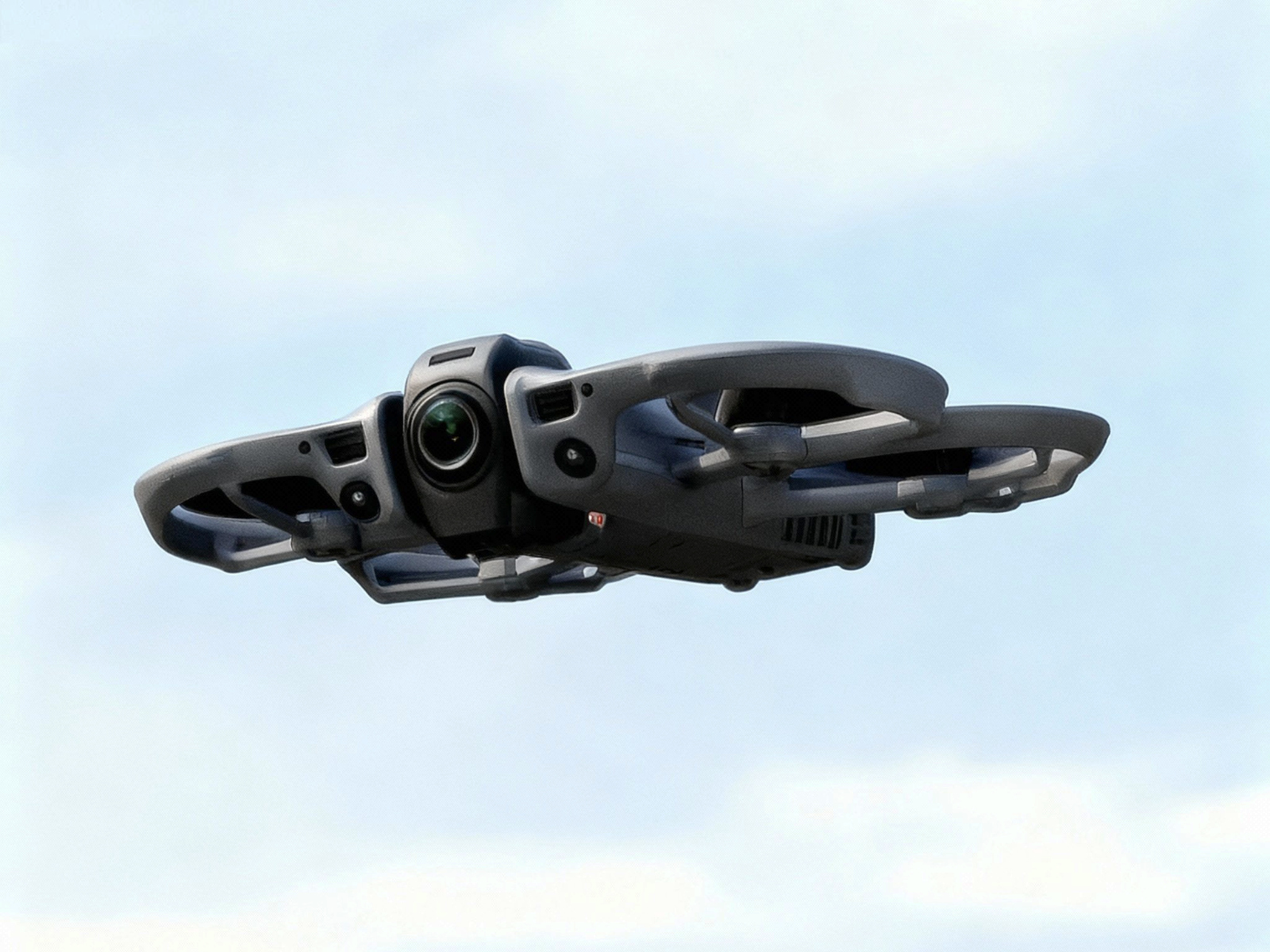 DJI Avata 360 przewyższa Insta360 Antigravity A1 bez konieczności stosowania zintegrowanego podwozia