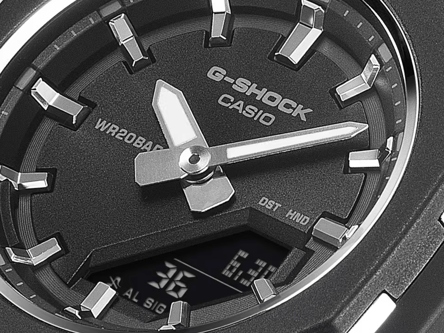 Zaprezentowano nowe, kompaktowe zegarki Casio G-Shock z wstawkami w postaci smukłych metalowych pierścieni