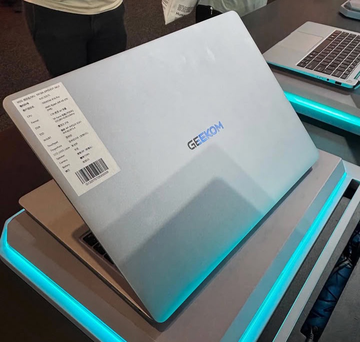 Urządzenie Geekom GeekBook X16 Pro charakteryzuje się konstrukcją z wysokiej jakości stopu magnezu.