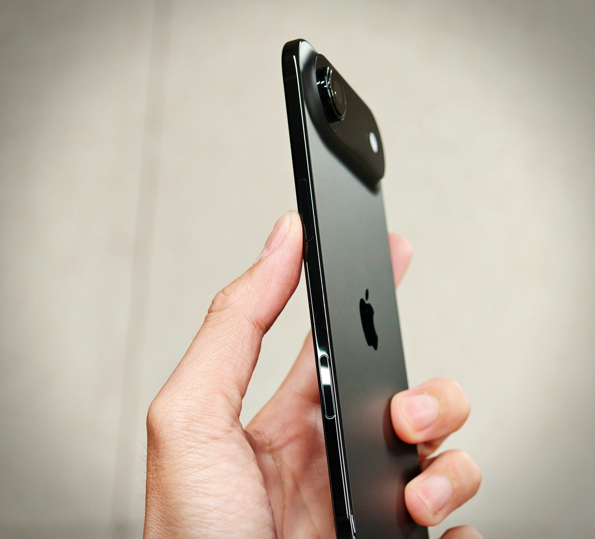 Apple Według agencji Bloomberg iPhone Air 2 ma otrzymać trzy istotne ulepszenia