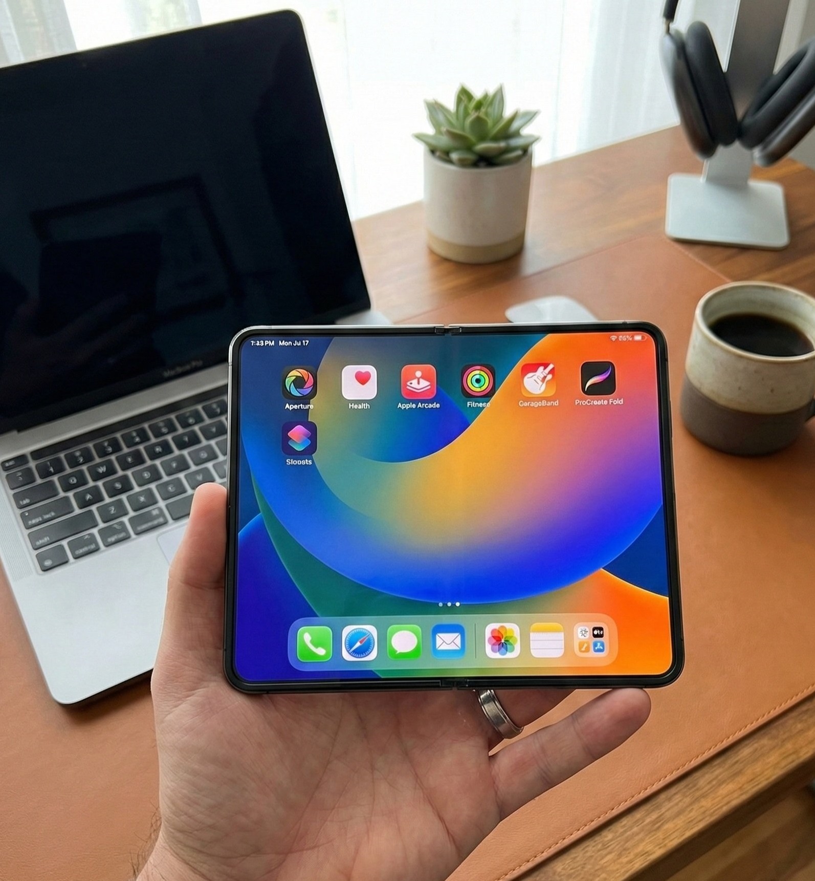 Appleskładany iPhone przez cały czas na kursie do wrześniowej premiery, wynika z nowego raportu