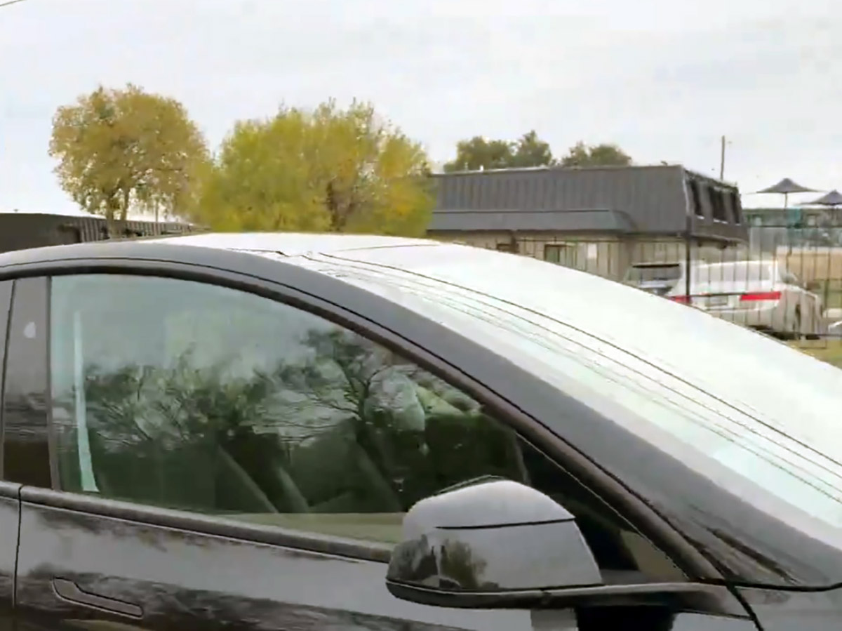 Tesla uruchamia płatną flotę Robotaxi dla właścicieli HW4 OTA, umożliwiając Modelowi Y jazdę solo