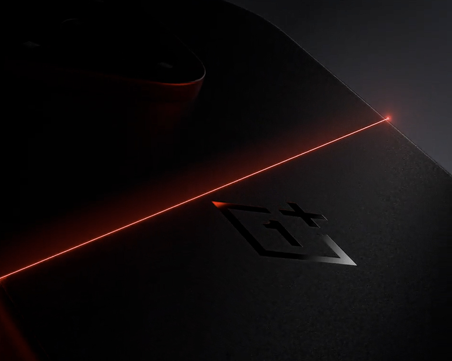 OnePlus 15 debiutuje na całym świecie z zaskakującymi cenami, ale premiera w USA jest na razie wstrzymana