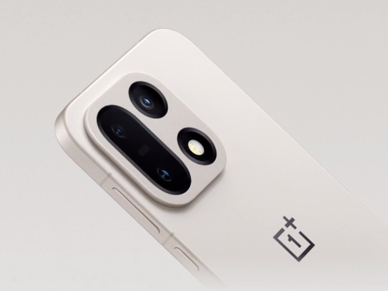 OnePlus 15T ma przewyższyć Galaxy S26 Ultra dzięki obsłudze ładowania magnetycznego