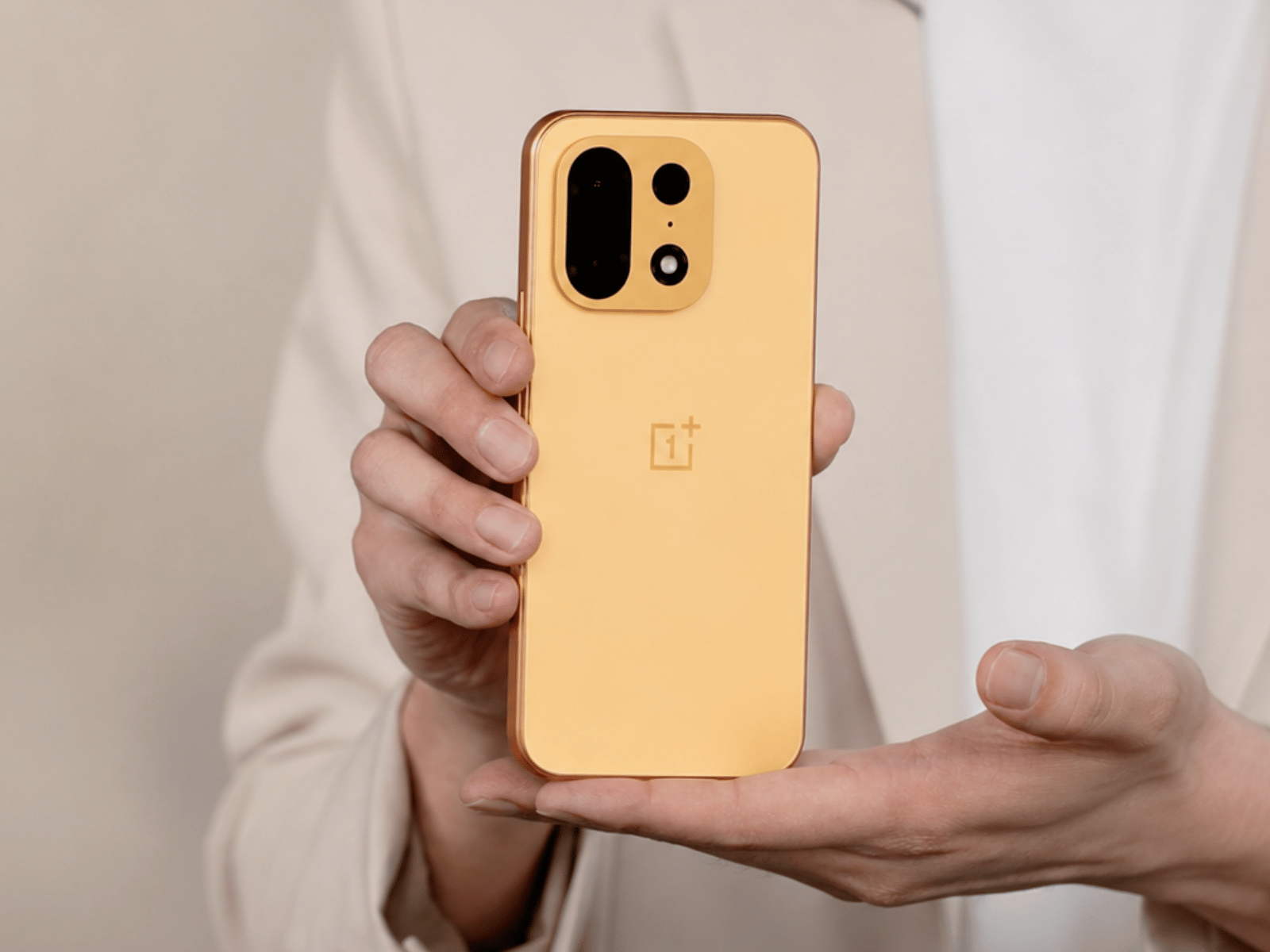 OnePlus oficjalnie wprowadza na rynek nowy telefon w pomarańczowym wykończeniu za ~$295