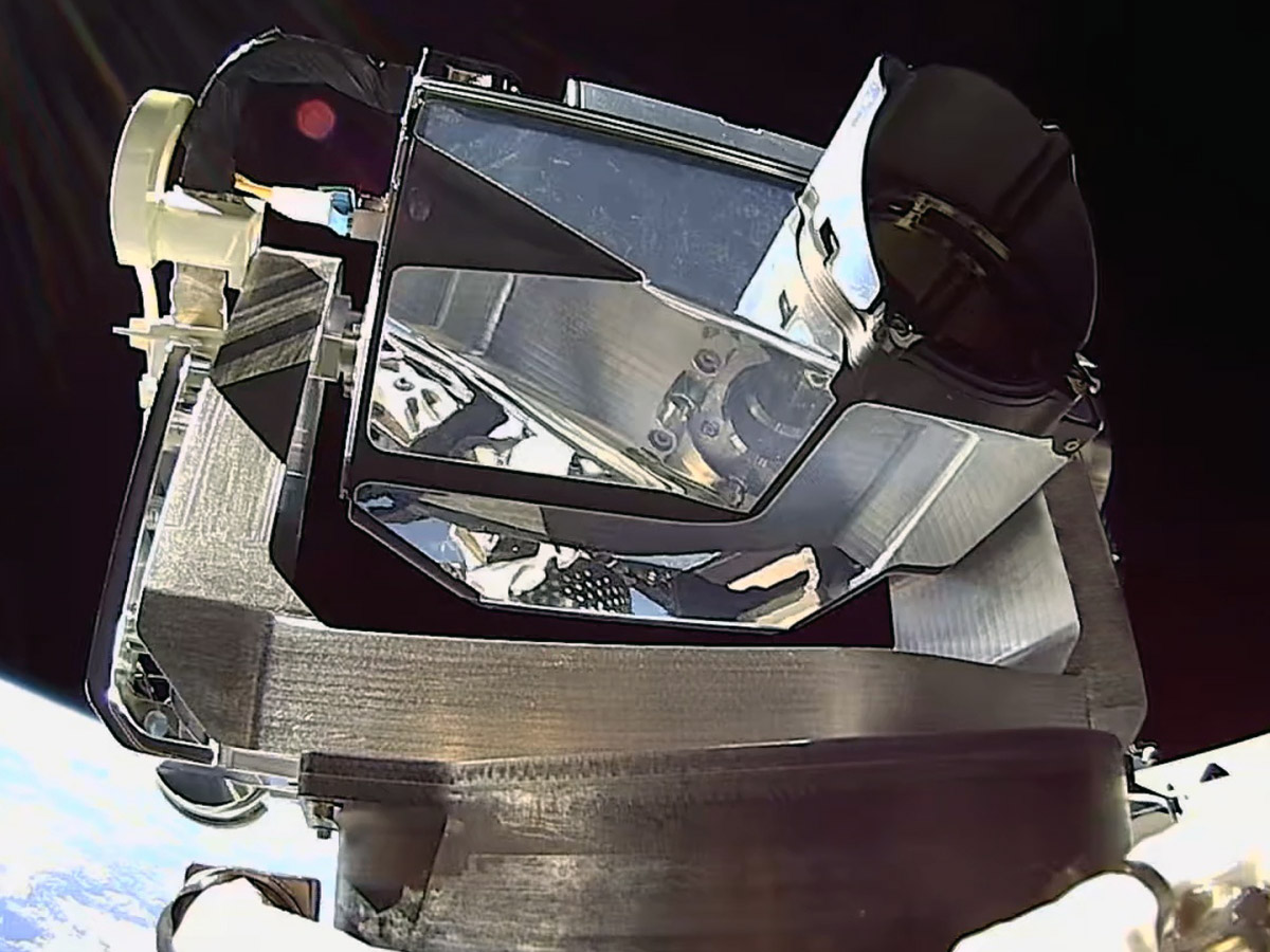 Uciekający satelita Starlink przypadkowo unika kolizji z ISS, a SpaceX dąży do stworzenia sieci DTC liczącej 15 000 satelitów