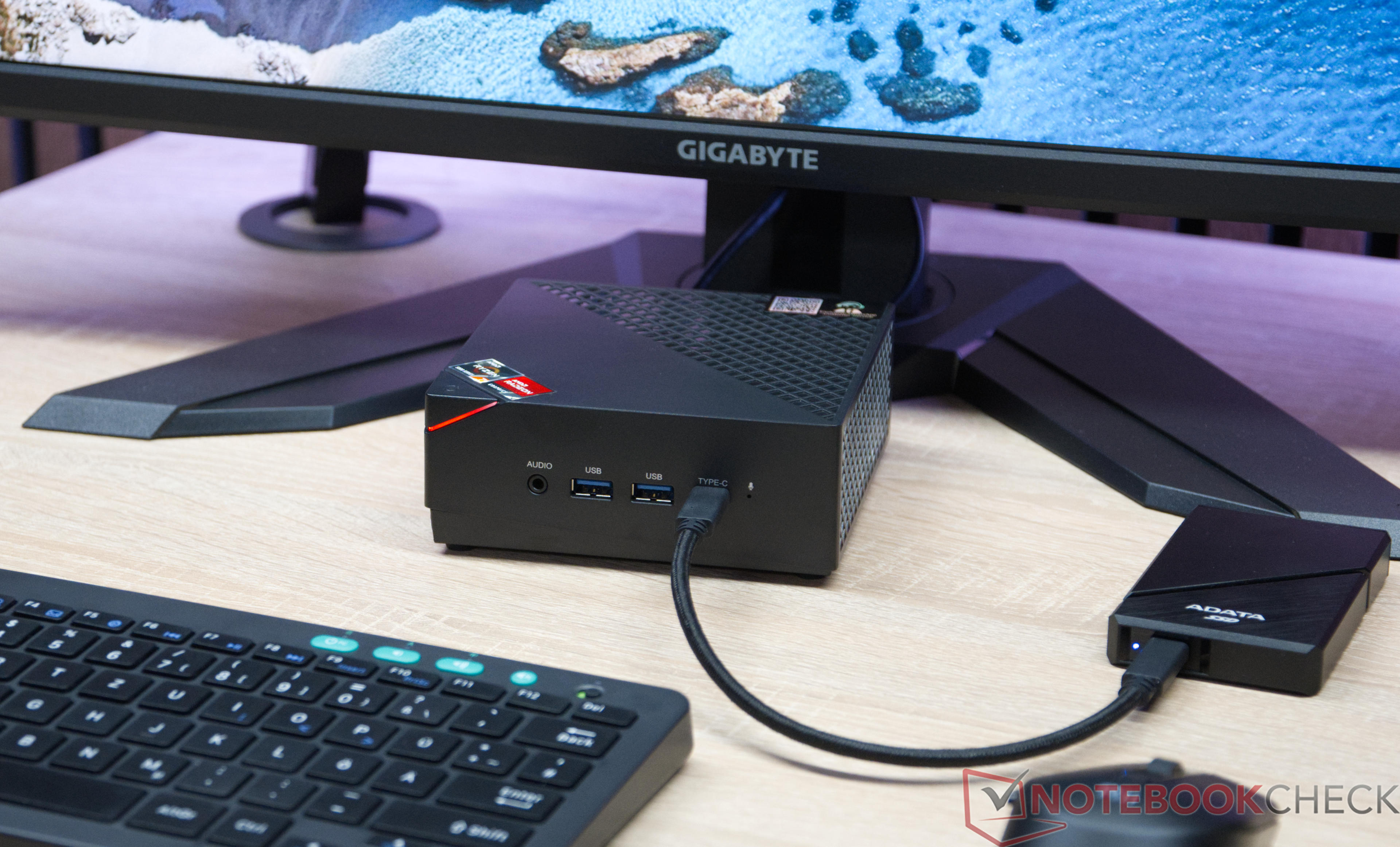 Niedrogi mini PC do szkoły, na uczelnię i do biura - recenzja NiPoGi AM06 Pro z procesorem AMD Ryzen 7