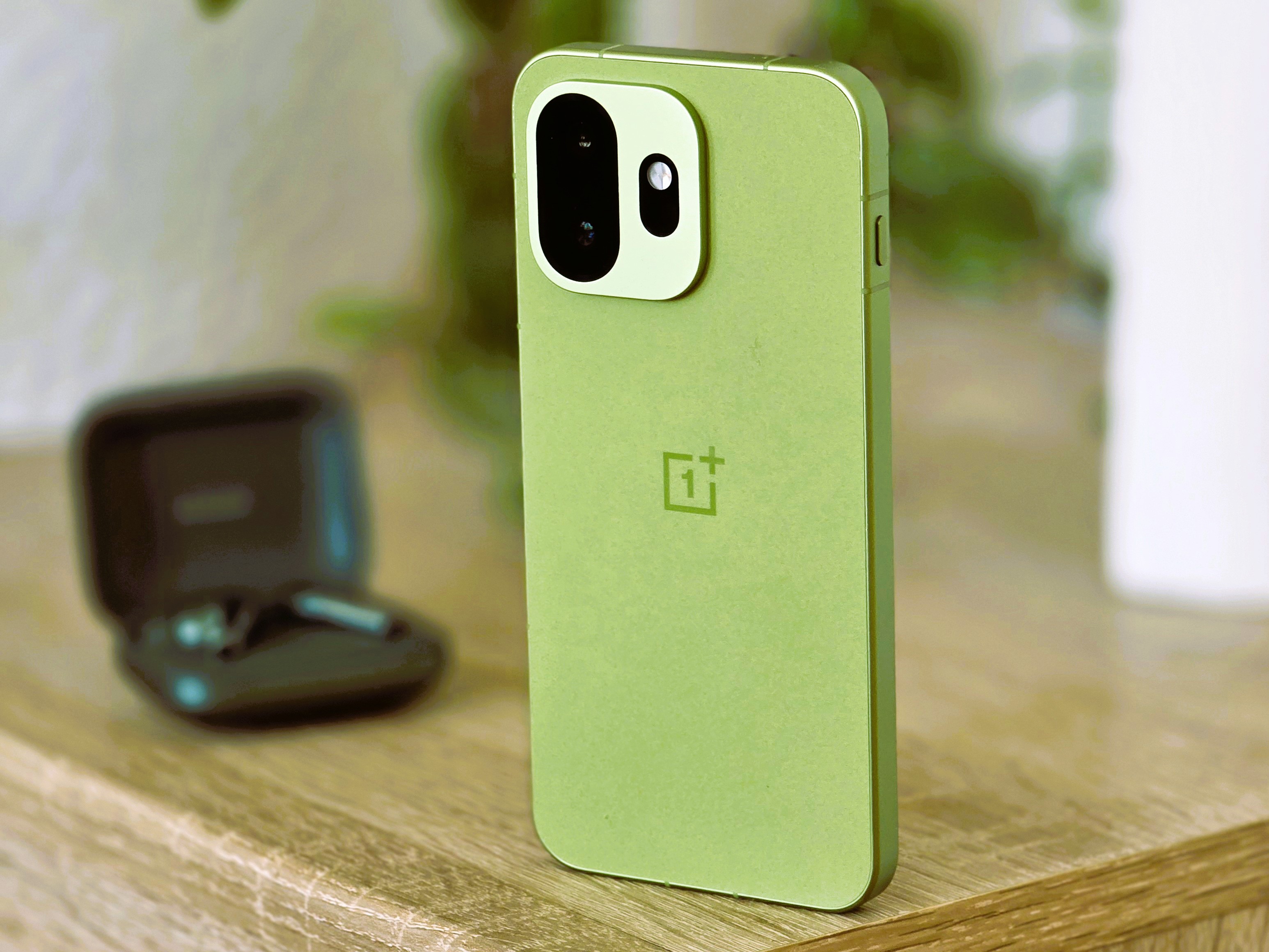 Recenzja OnePlus 15T: Niesamowita żywotność baterii sprawia, iż kompaktowe telefony bledną w porównaniu z konkurencją