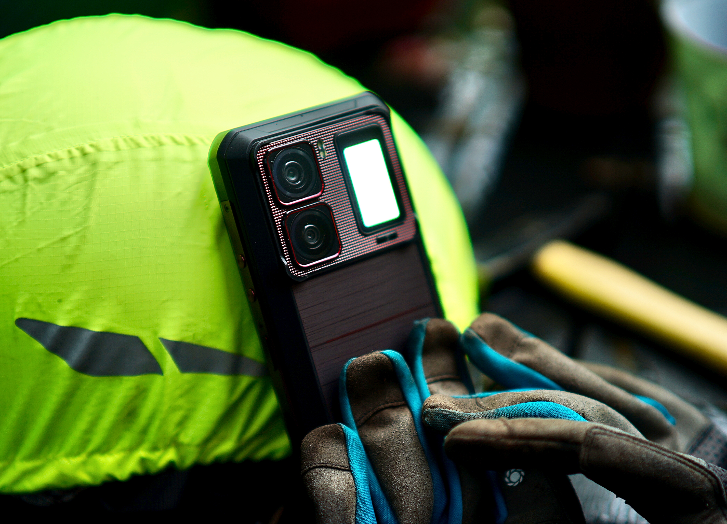 Półmodułowy, wytrzymały telefon o wyjątkowej żywotności baterii: Recenzja telefona Oukitel WP300