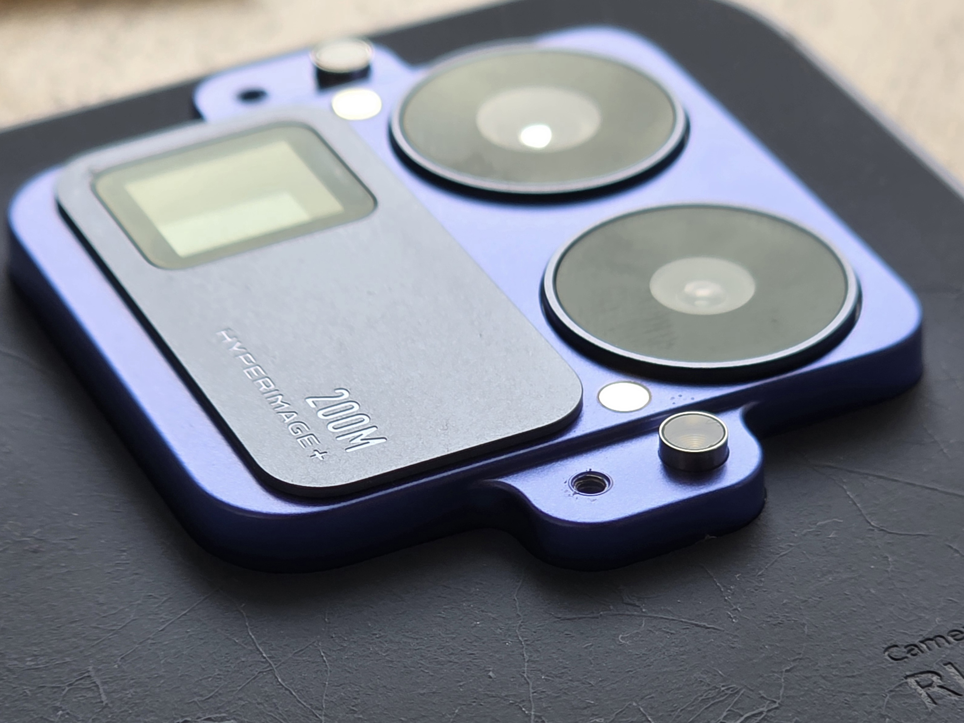 Topowy telefon dławi się do 70% wydajności w teście i wydaje się, iż nie robi to absolutnie żadnej różnicy