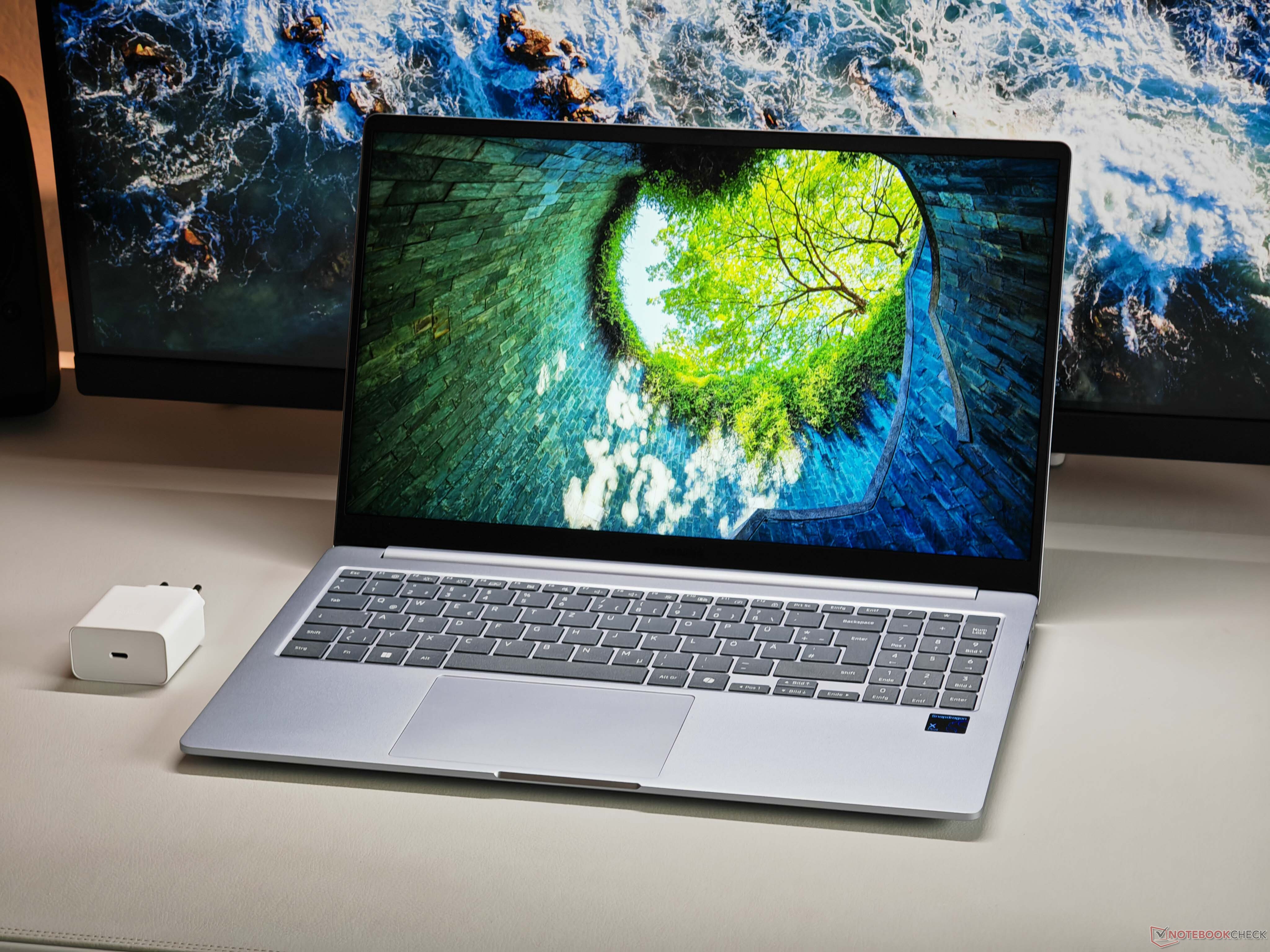 Snapdragon i 18 godzin pracy na baterii za 700 USD - recenzja Samsung Galaxy Book4 Edge 15 Copilot+