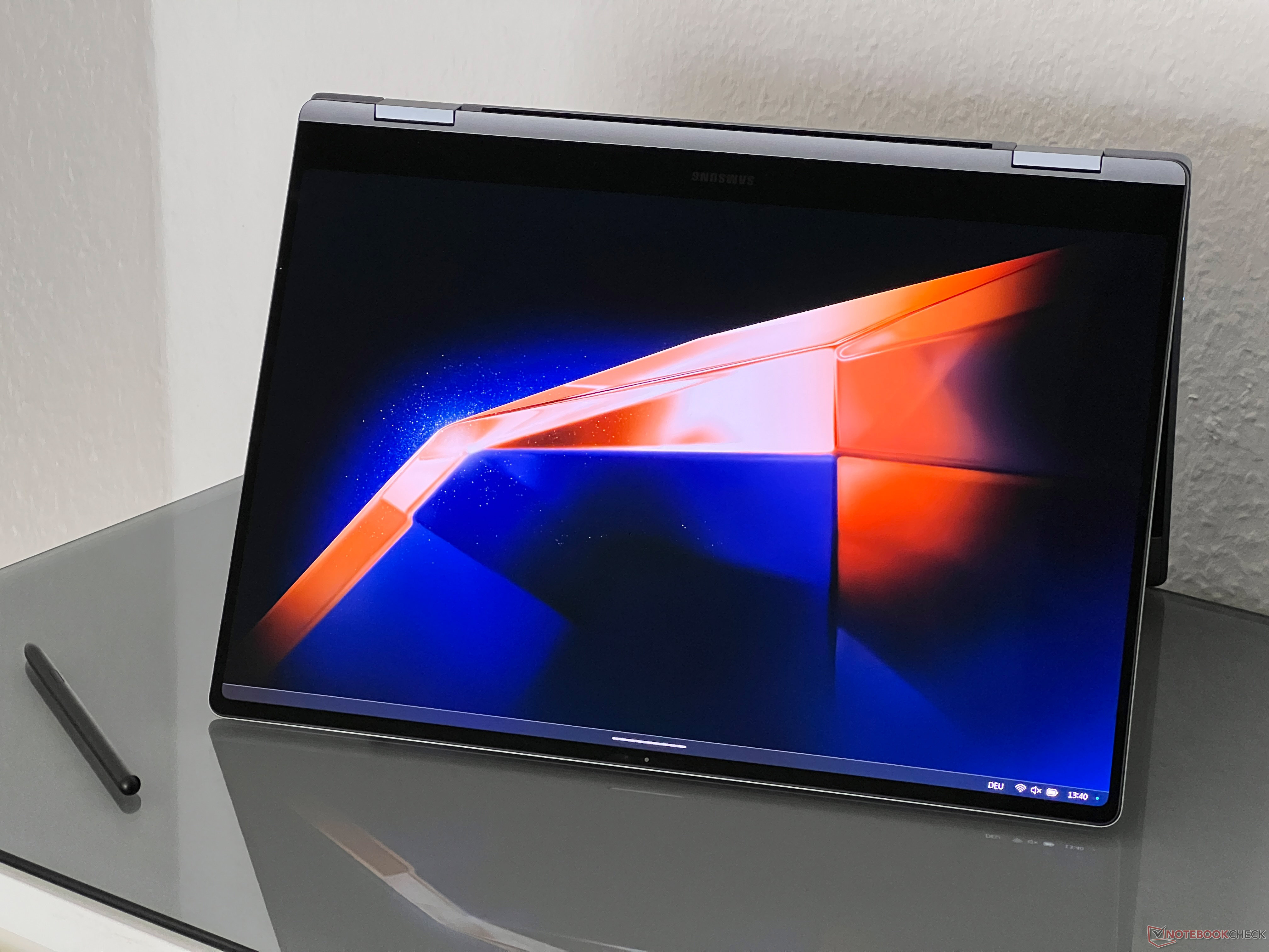 MacBook Pro 13インチ 2.5GHz Intel Core i5 Samsung Galaxy Book4 Pro 360 - niezwykle smukły komputer 2 w 1 z