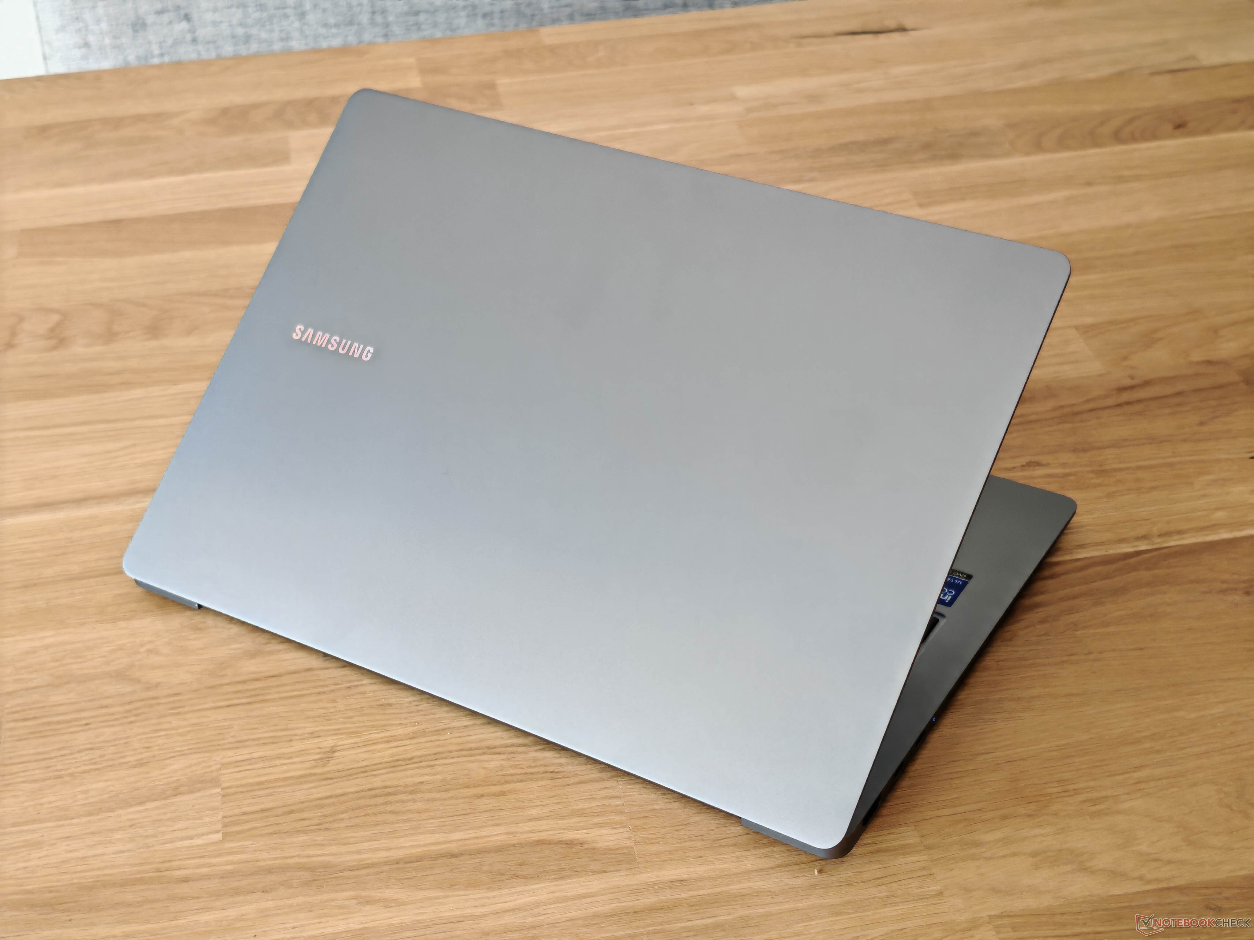 Recenzja Samsung Galaxy Book5 Pro 14 - Wreszcie rywal dla Apple MacBook Air dzięki Lunar Lake?