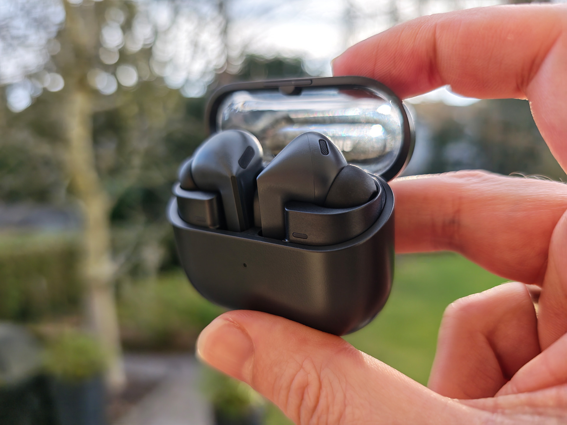 Słuchawki klasy premium ze średniej półki w okazyjnej cenie - recenzja Samsung Galaxy Buds3 FE