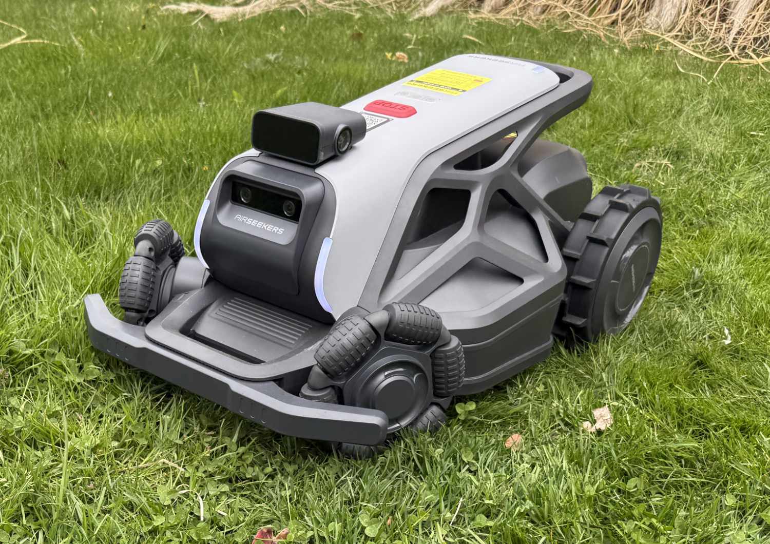 Robotyczna kosiarka Batmana? Recenzja Airseekers Tron