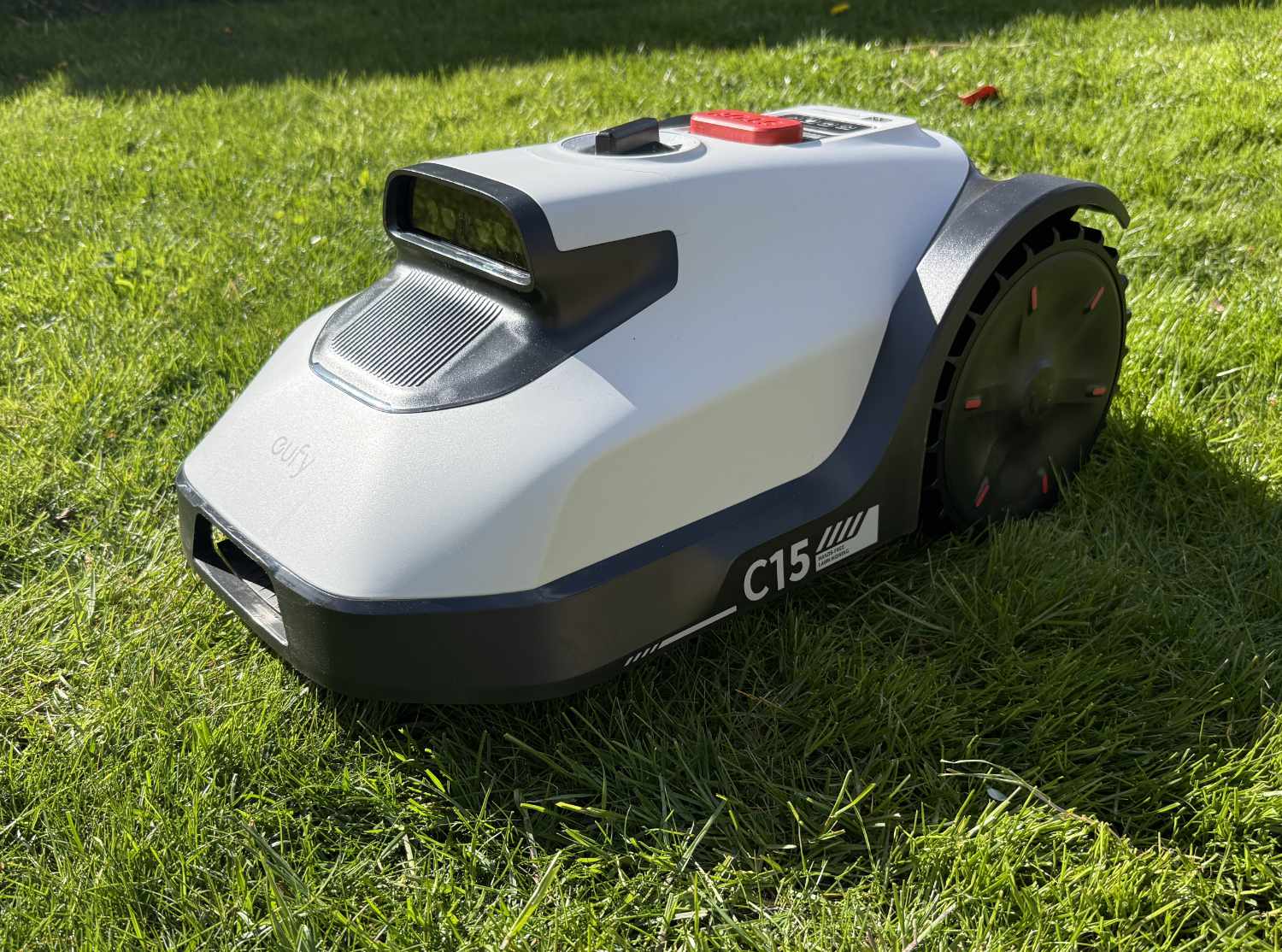 Nowa kosiarka automatyczna Anker dla małych ogrodów: Recenzja Eufy C15