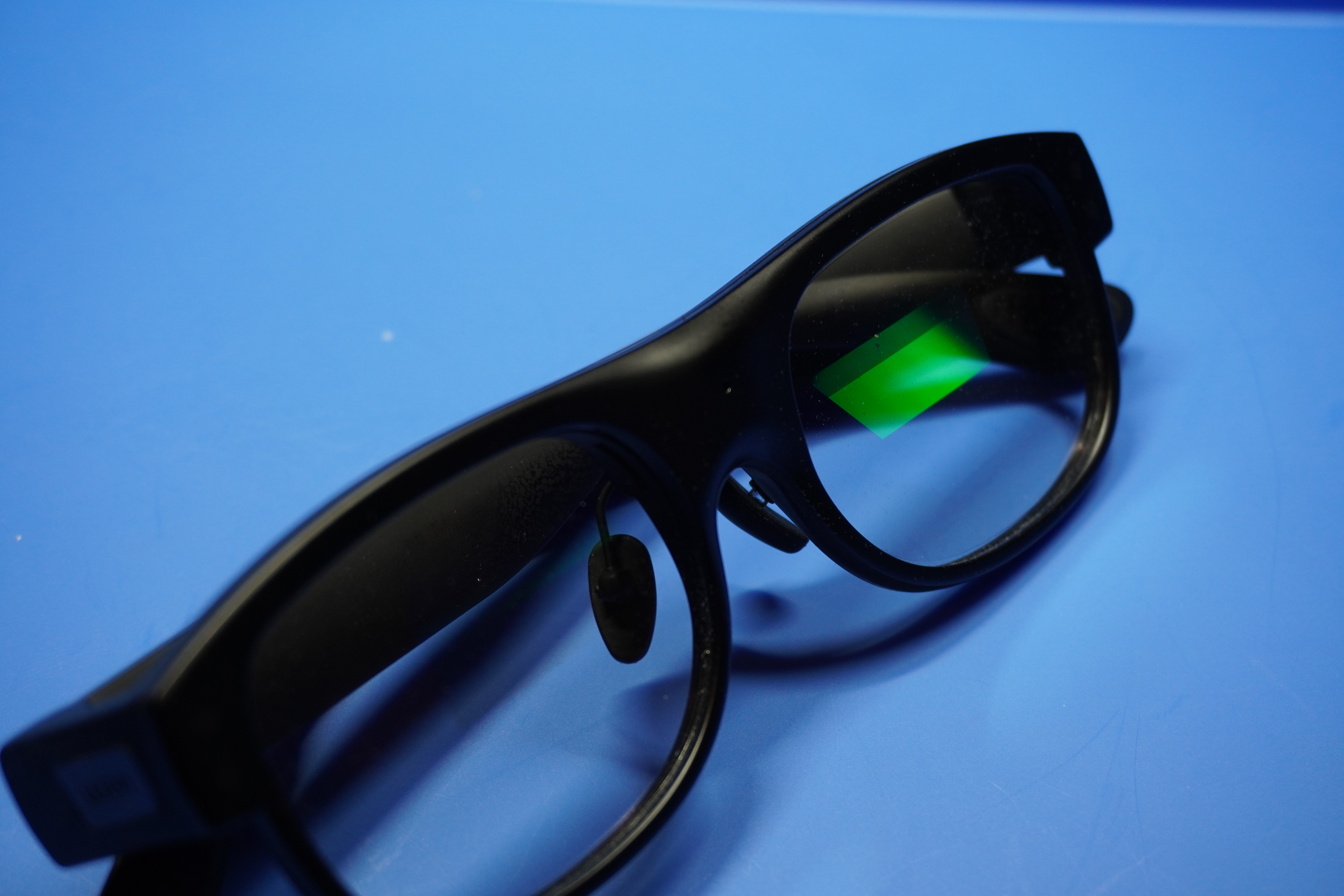 Praktyczny kontakt z okularami Leion Hey 2: Życie z napisami