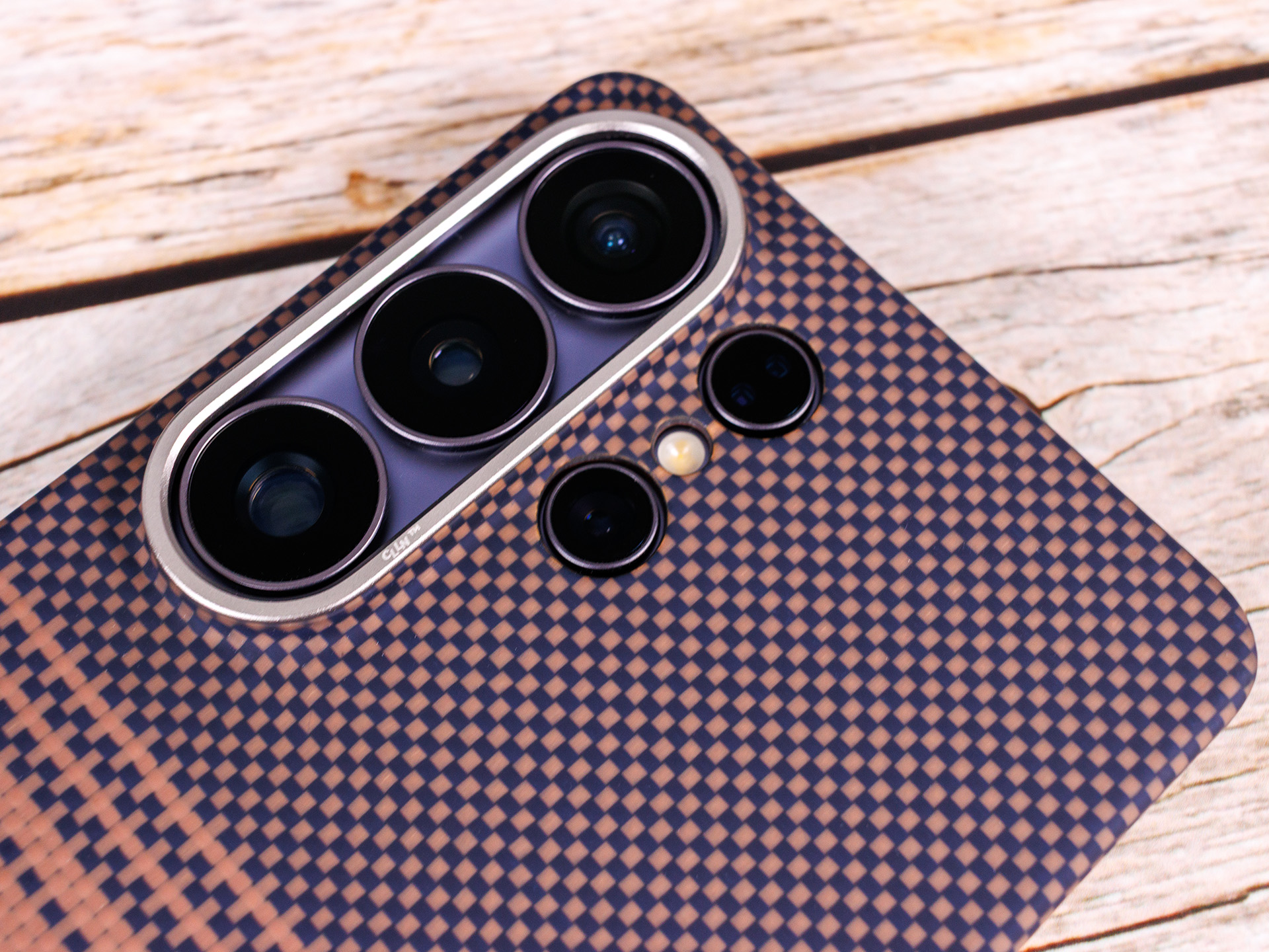 Z MagSafe, dodatkowymi przyciskami i wytrzymałe - recenzja etui Pikata Galaxy S26