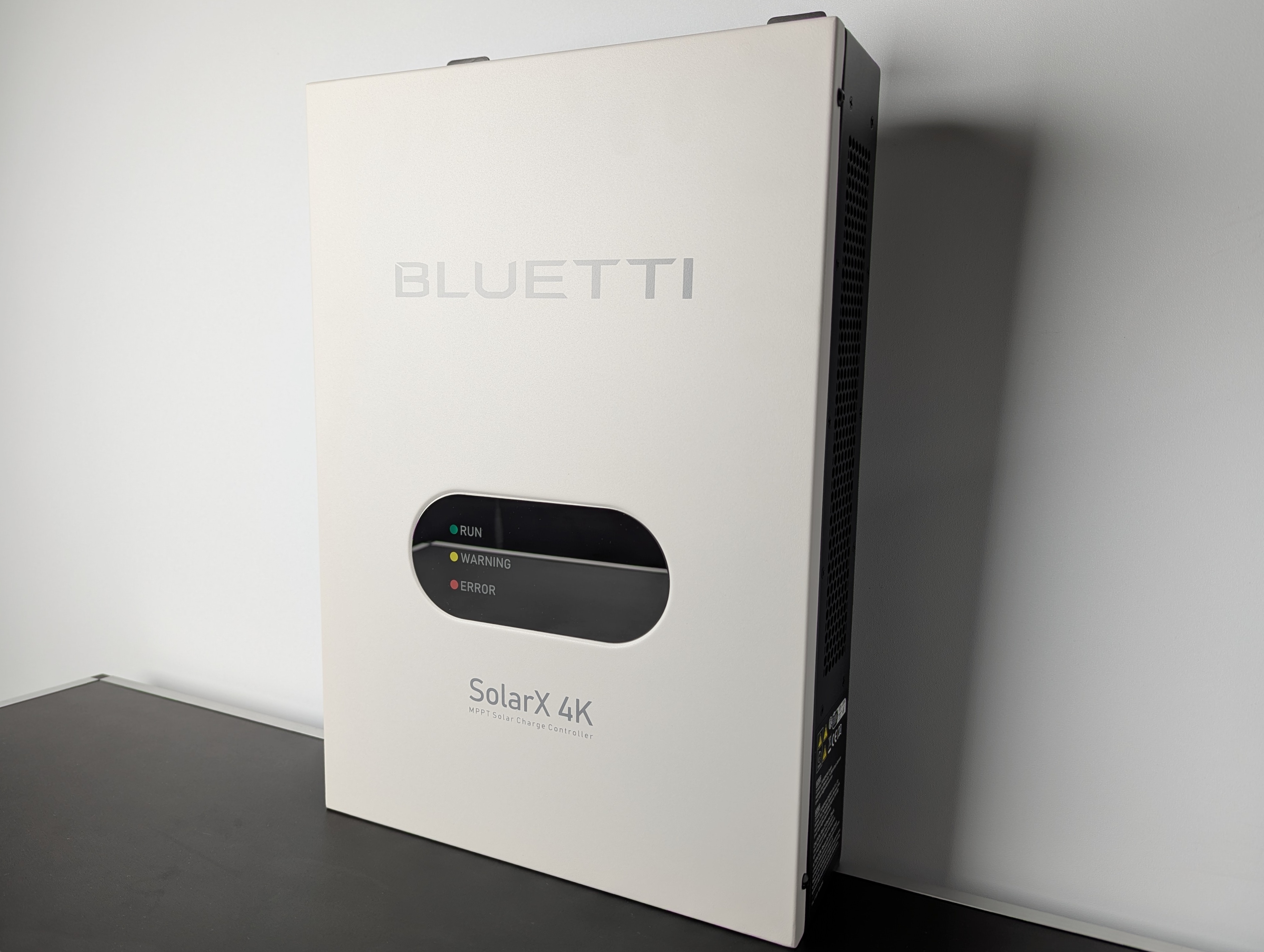 Kontroler ładowania słonecznego do systemów dachowych z magazynowaniem - pierwsze spojrzenie na Bluetti SolarX 4K