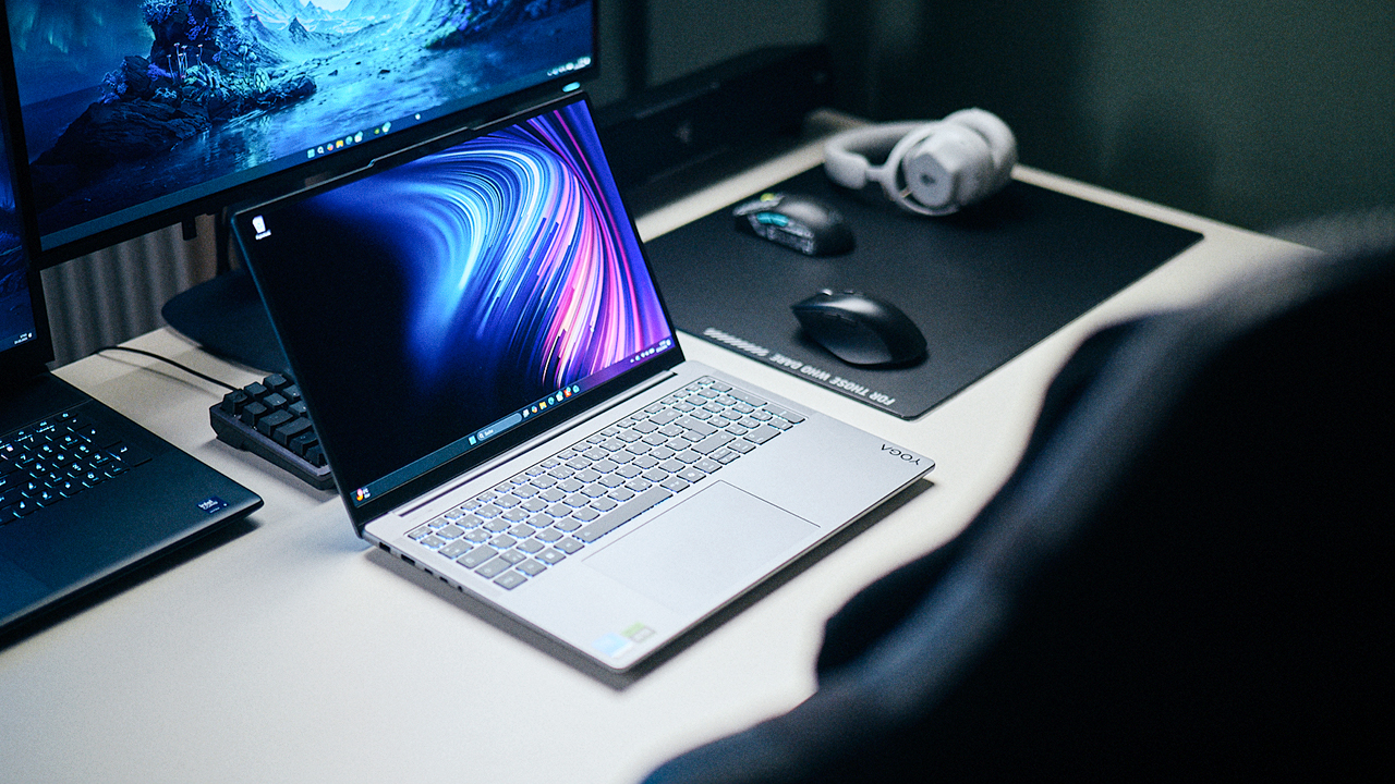 NAJLEPSZY (błyszczący) wyświetlacz do laptopa - Lenovo Yoga Pro 9 2025