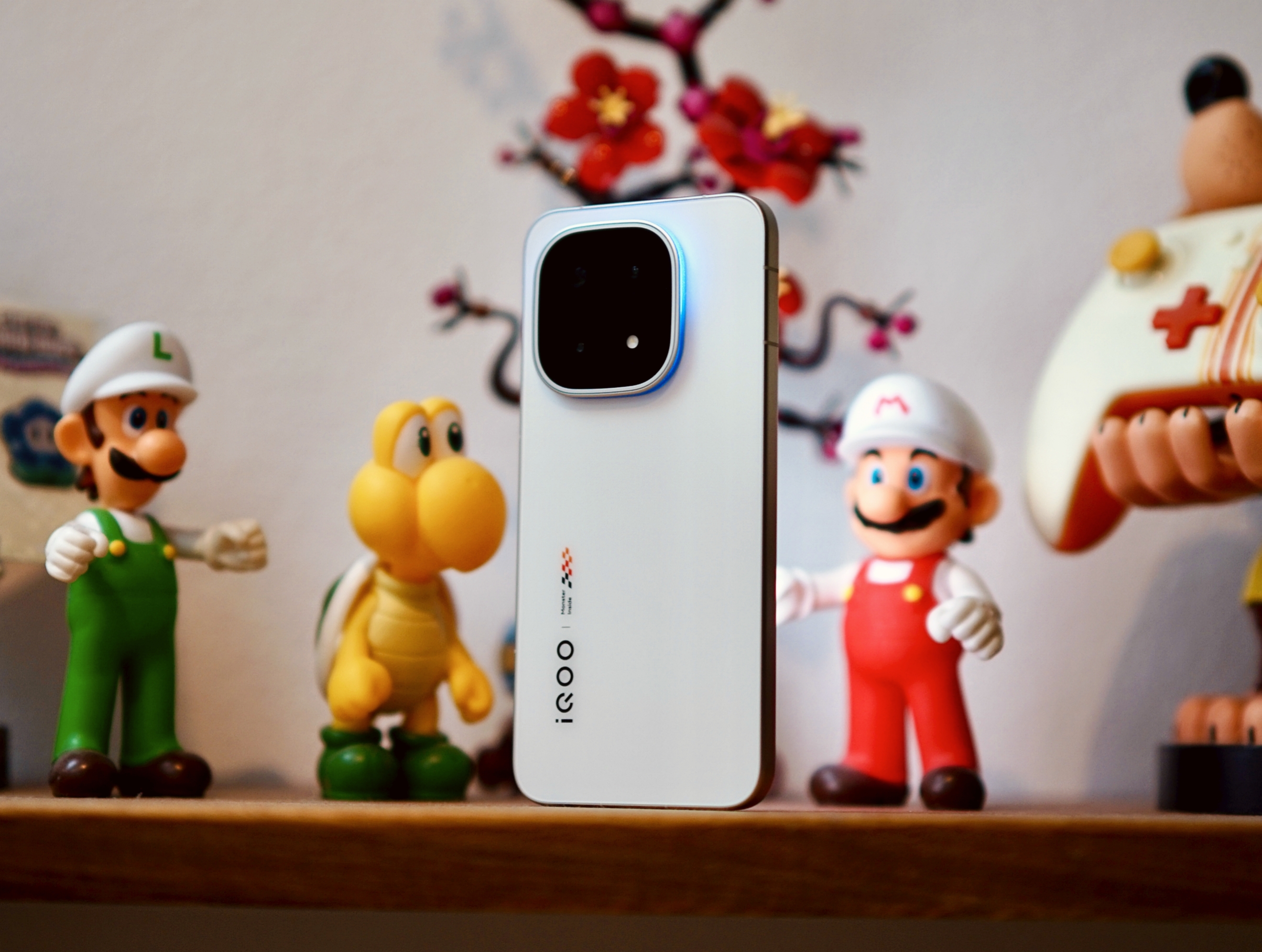 Android telefon ze spektakularnym sprzętem w okazyjnej cenie - recenzja Vivo iQOO 15