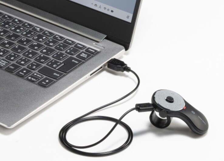 Mysz Sanwa Finger Mouse ładuje się za pomocą dołączonego kabla ładującego po podłączeniu do portu USB-A komputera lub zasilacza USB. (Źródło obrazu: Sanwa Supply)