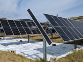 Moduł słoneczny może generować znacznie więcej energii elektrycznej na jasnym podłożu. (Zdjęcie: Uniwersytet w Ottawie)