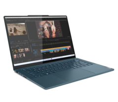 Wyświetlacz Lenovo Yoga Pro 9 RTX 5060. (Źródło obrazu: Globaldata)