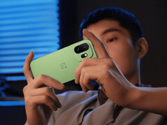 Wyświetlacz modelu OnePlus 16 ma podobno wykorzystywać nowy materiał elektroluminescencyjny BOE X4, opracowany wspólnie przez firmy OnePlus i BOE.