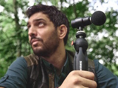 Bezprzewodowy mikrofon Shure MoveMic 88 Plus pomaga twórcom nagrywać czystszy dźwięk na smartfony, kamery i laptopy. (Źródło obrazu: Shure)