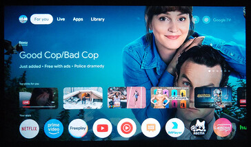 Menu główne ma inny wygląd po zalogowaniu się do Google TV. (Źródło obrazu: Notebookcheck)