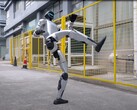 Humanoidalny robot G1 od Unitree imponuje autentycznymi ruchami kung fu. (Źródło obrazu: YouTube / Unitree Robotics)