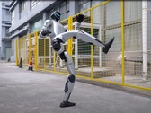 Humanoidalny robot G1 od Unitree imponuje autentycznymi ruchami kung fu. (Źródło obrazu: YouTube / Unitree Robotics)