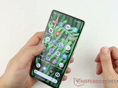 Google udostępniło nową aktualizację Google Play dla smartfonów Pixel, osobno dla Feature Drop. (Źródło obrazu: NotebookCheck)