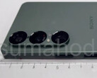 Wyciekło zdjęcie telefonu. Oczekuje się, że Xperia 1 VII będzie wyposażona w ulepszone aparaty ultraszerokokątne i teleobiektywy. (Źródło zdjęcia: via Sumaho Digest)