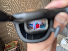 Xreal One Pro podłączony do MacBooka Air