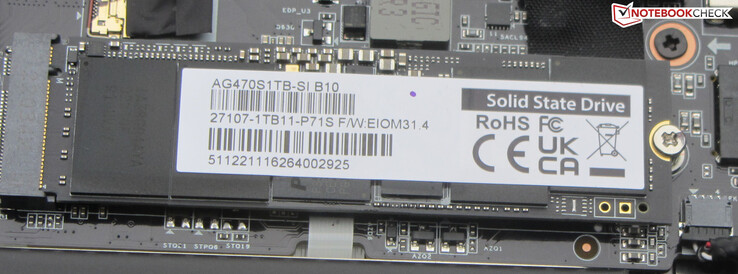 Dysk SSD PCIe-4 służy jako dysk systemowy.