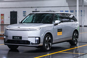 Pierwszy masowo produkowany robotaxi Xpeng GX zjeżdża z linii produkcyjnej