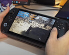 GPD Win 5 jest używany z podłączonym akumulatorem 80 Wh. (Źródło zdjęcia: GPD)