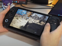 GPD Win 5 jest używany z podłączonym akumulatorem 80 Wh. (Źródło zdjęcia: GPD)