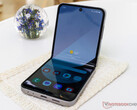 Tańsza wersja Samsunga Galaxy Z Flip może pojawić się z unikalną nazwą, Galaxy Z Flip6 na zdjęciu. (Źródło zdjęcia: Notebookcheck)